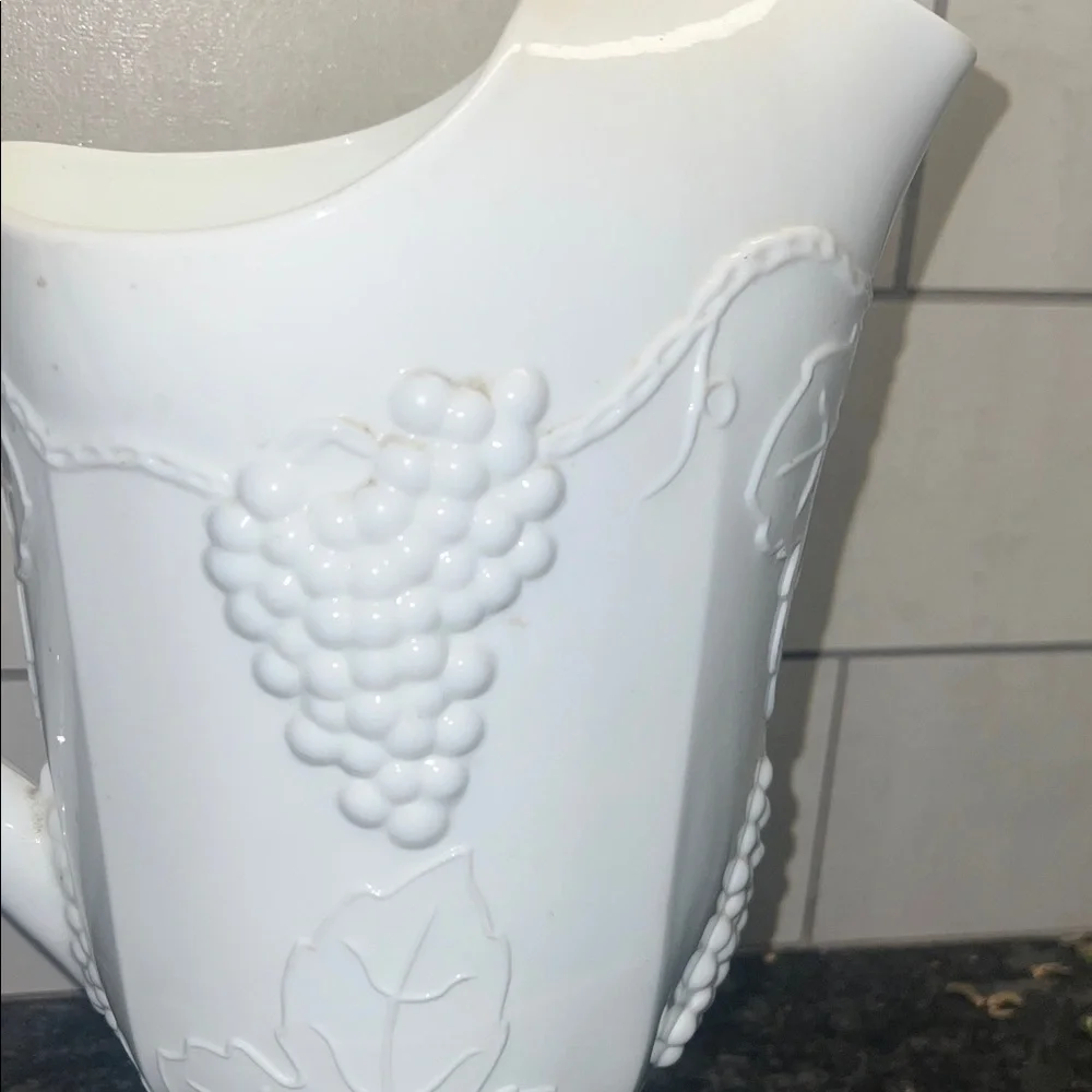 Indiana Glass ColonyEmbossed Pitcher with Grapevine Design Colony Harvest